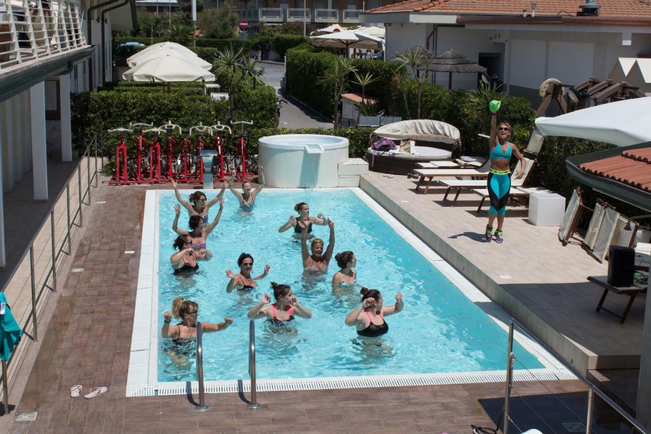 Hotel Delfino Marina Di Carrara Luaran gambar