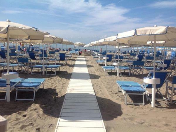 Hotel Delfino Marina Di Carrara Luaran gambar