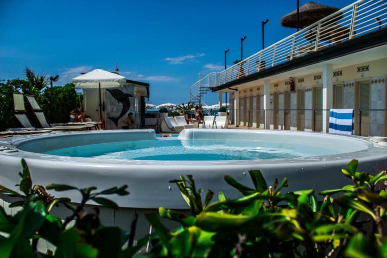 Hotel Delfino Marina Di Carrara Luaran gambar