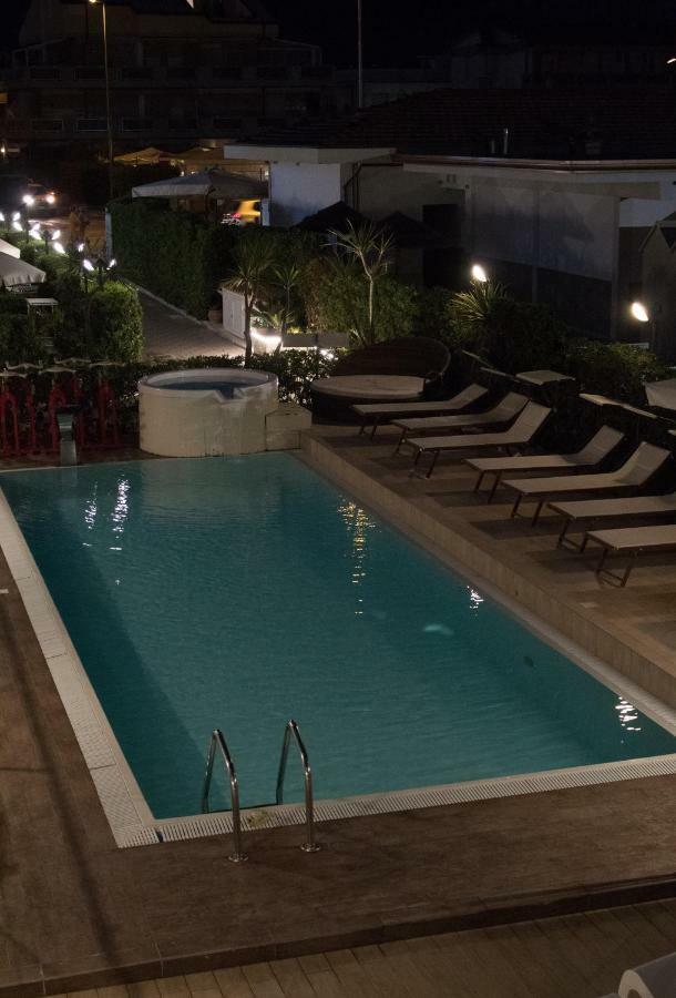 Hotel Delfino Marina Di Carrara Luaran gambar