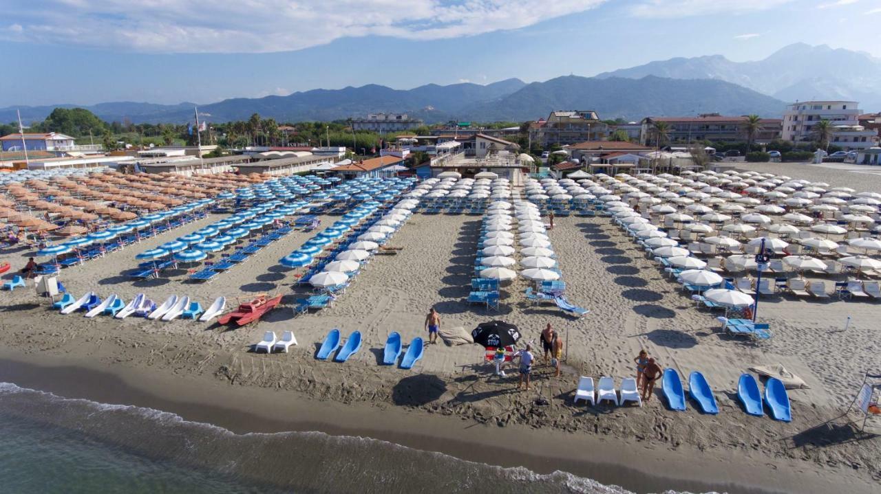 Hotel Delfino Marina Di Carrara Luaran gambar